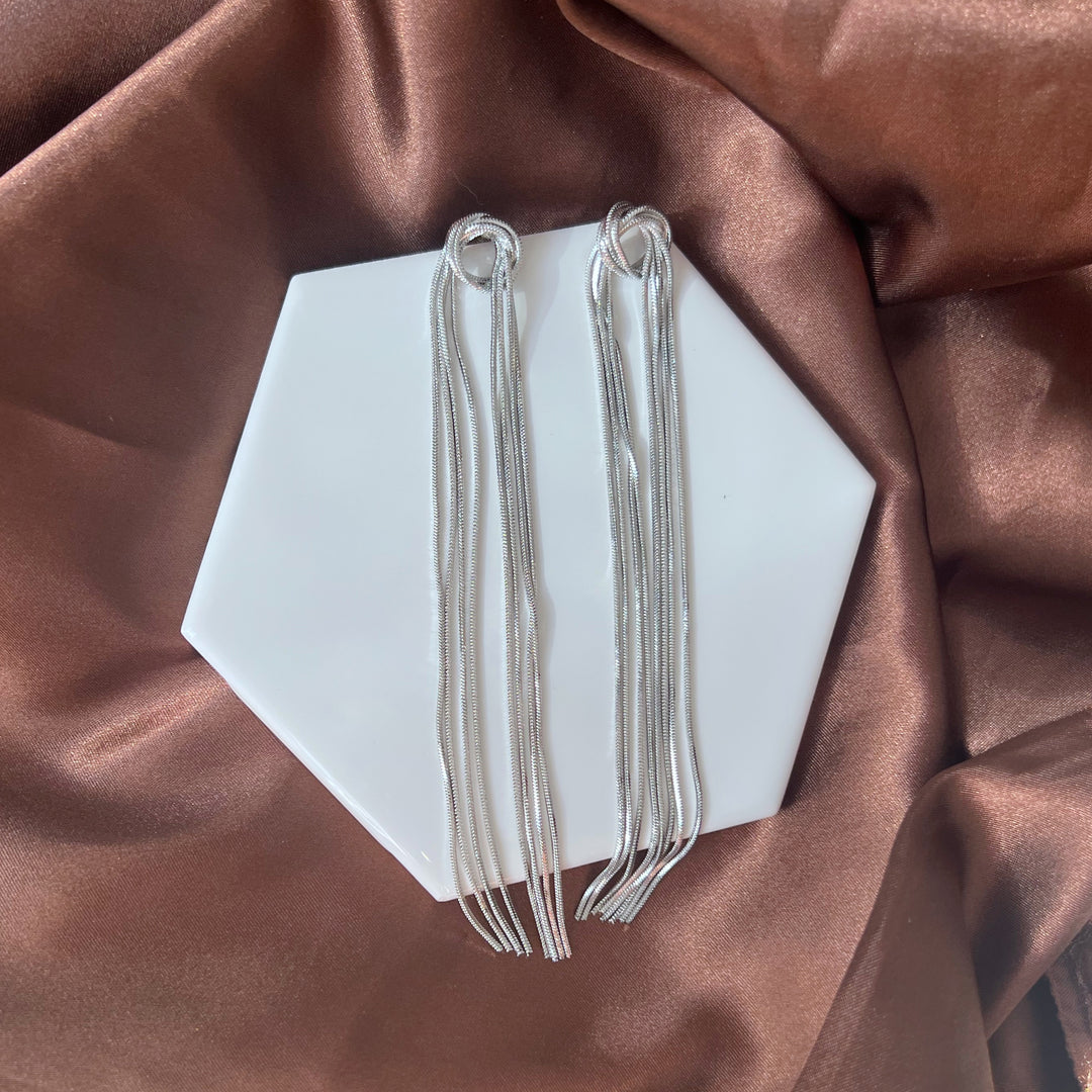 Cami Silver Snake Chain Knot