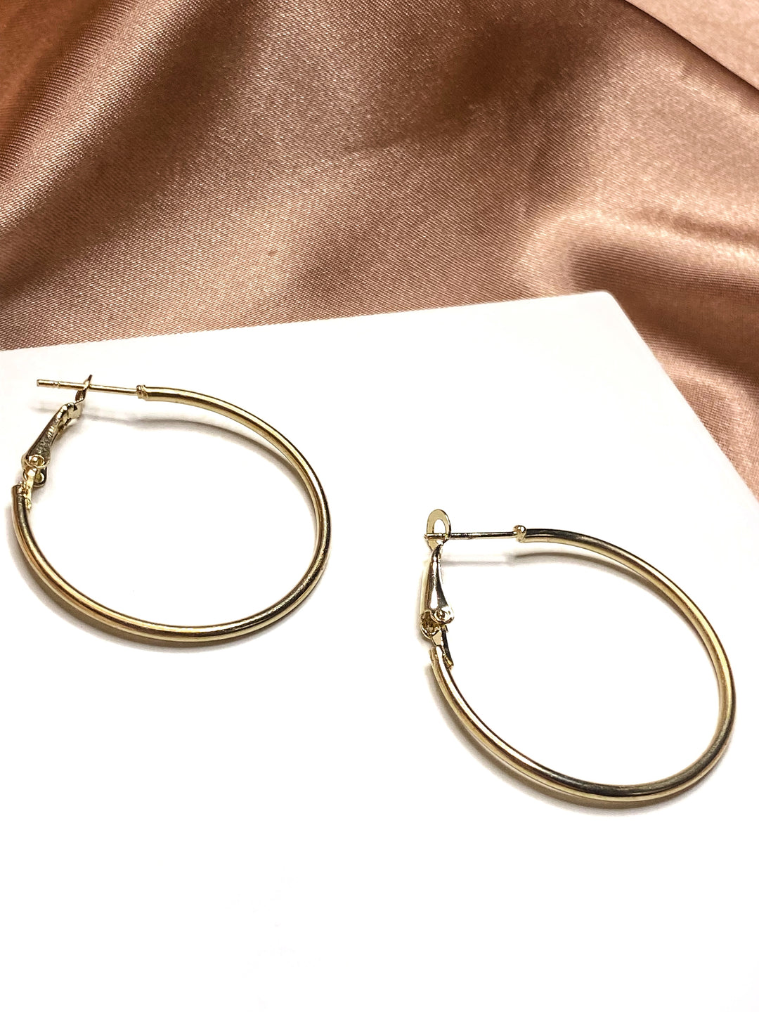 Mackenzie Medium Basic Hoop