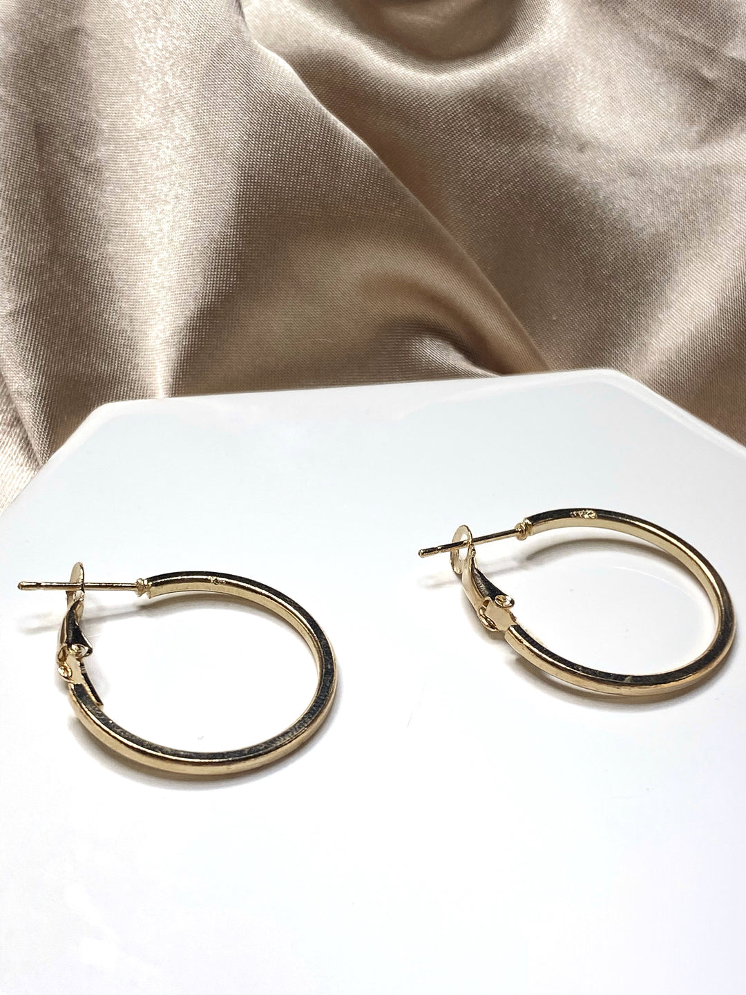 Madelynn Small Medium Basic Hoop
