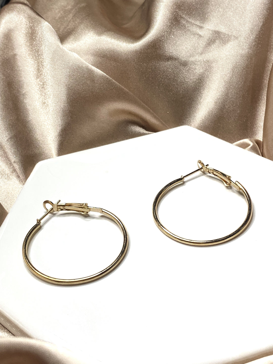 Jaelynn Medium Large Basic Hoop